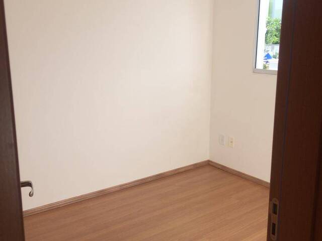 #101 - Apartamento para Venda em Arapongas - PR