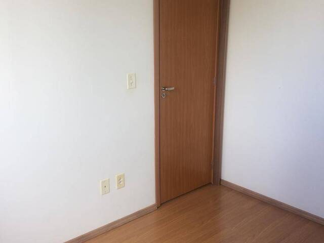 #101 - Apartamento para Venda em Arapongas - PR