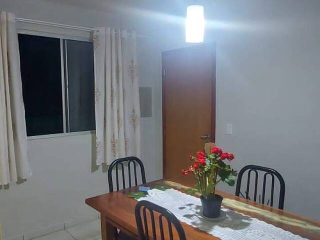 #664 - Apartamento para Venda em Arapongas - PR