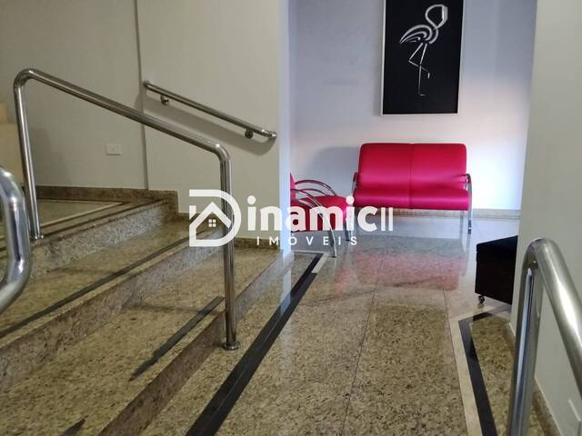 #708 - Apartamento para Venda em Arapongas - PR
